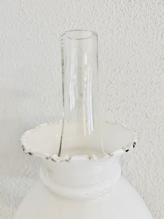 Lampa stołowa retro z kwiatowym motywem