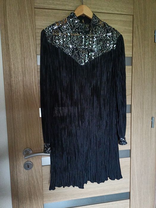 Zjawiskowa sukienka plisowana z cekinami