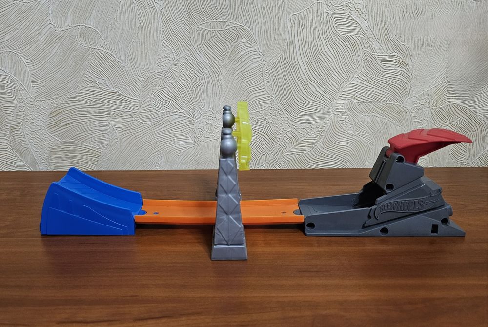 Трек Hot Wheels Електрична вежа