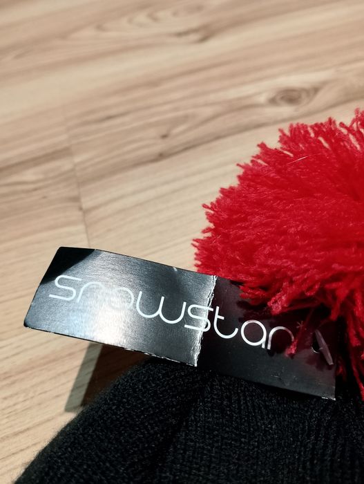 Czarno-Czerwona Czapka Zimowa Z Pomponem Beanie Tinder