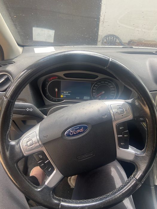 Samochód Ford Mondeo Ghia