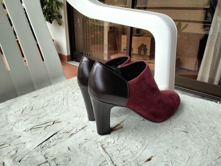 Botas de senhora de cano curto, bordeaux, em óptimo estado.