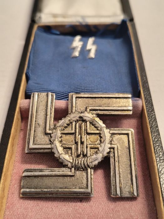 Militaria Medalha de 12 anos em  estojo das SS