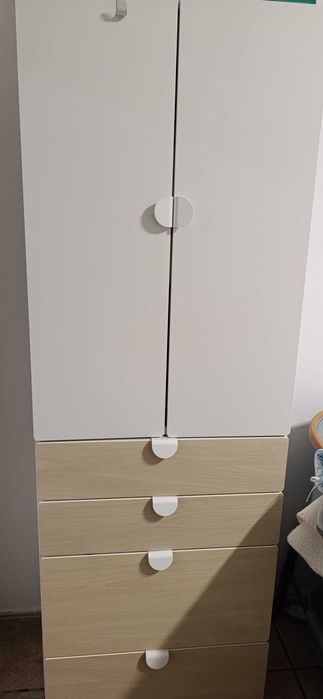 Fraldário e roupeiro de criança