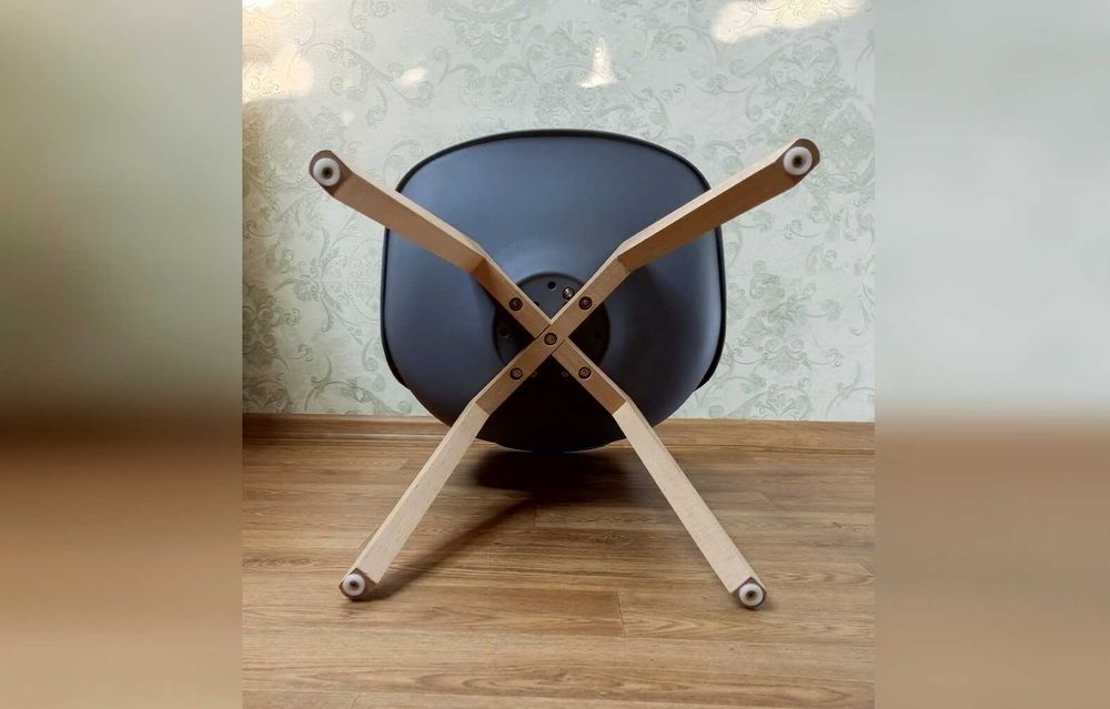 Стул серый кухонный на деревянных ножках / Крісло кухонне, стілець