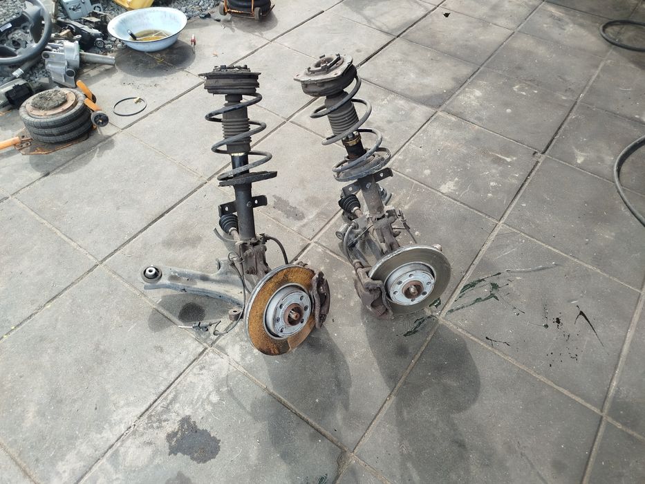 Zwrotnica prawa lewa renault Modus 1.2