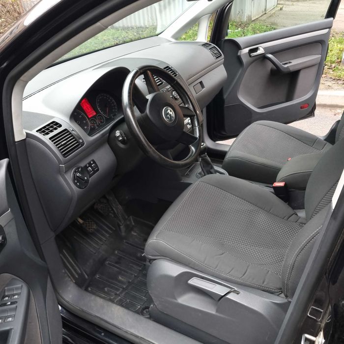 Продам Volkswagen Touran 1.4 TSi