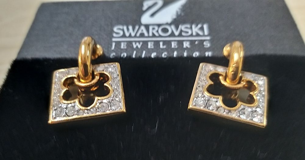 Brincos de mola Swarovsky.