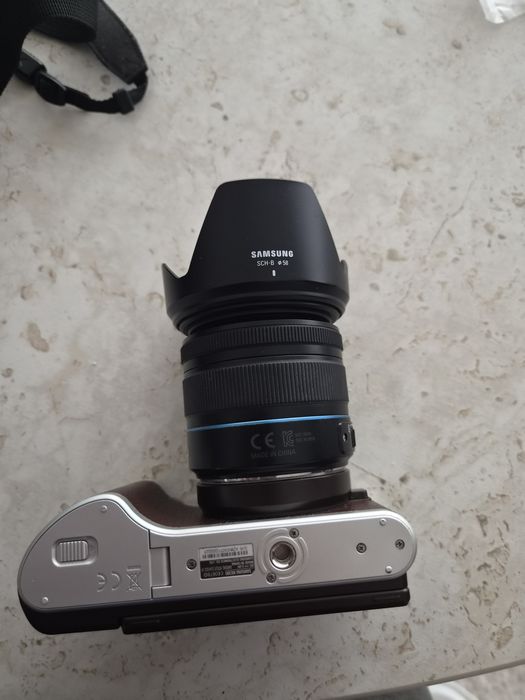 Máquina Fotográfica Mirrorless Samsung NX300 - Castanho + NX 18-55mm f/3.5-5.6 III OIS