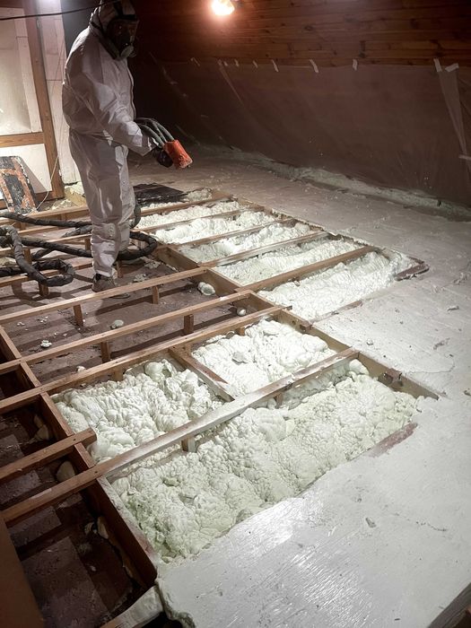 Ocieplanie pianą PUR, izolacje natryskowe, poddasza, pianowanie pianka
