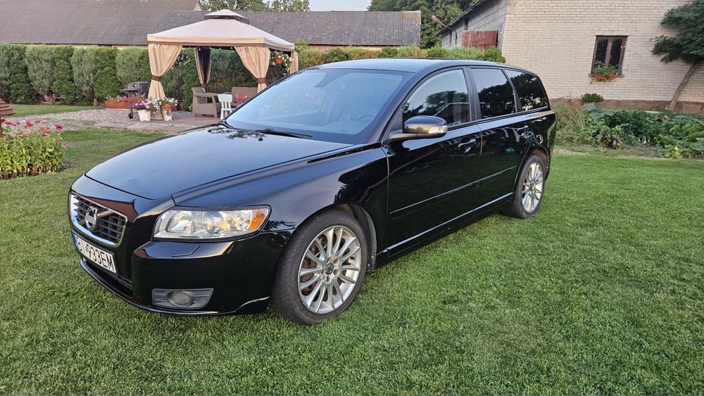 VOLVO V50 D5 momentum 180koni