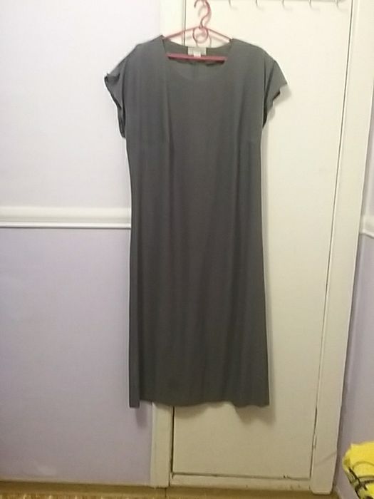 Сукні жіночі б/в і нові.