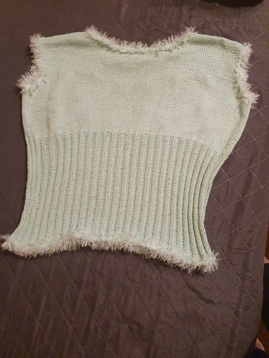 Bluzka robiona na drutach w kolorze miętowym . Handmade