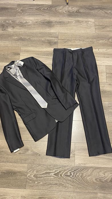 Костюмы мужские серый и синий