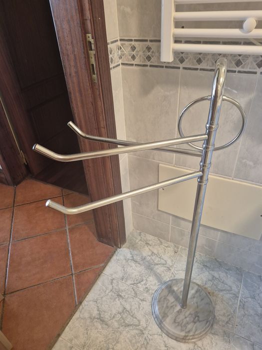Toalheiro de chão