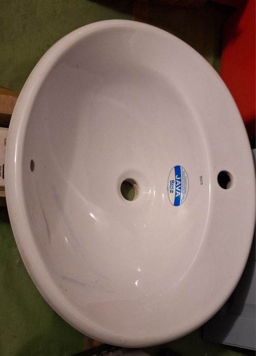 Ceramiczna umywalka łazienkowa Roca Java.