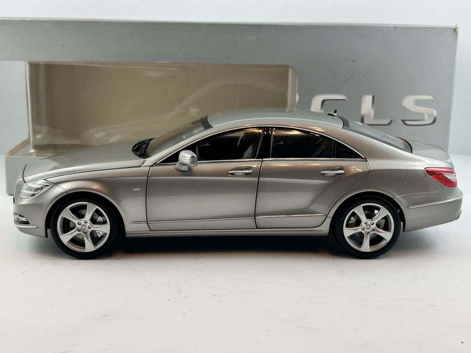 Unikat Norev Mercedes CLS W218 dealer edition 1/18