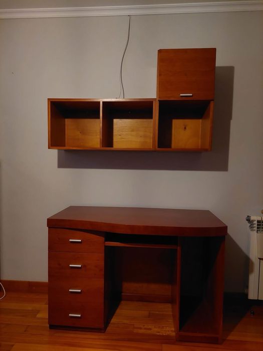 Conjunto Secretária + Estantes