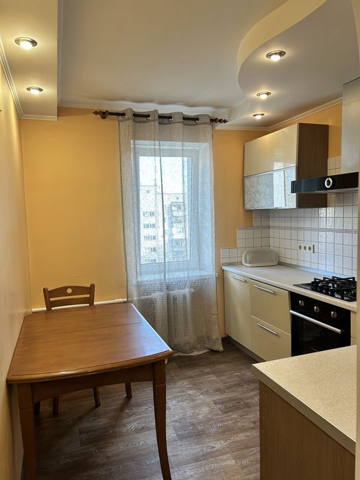 Центр міста,продам 2к квартиру, Лагунової 10, гарний стан.