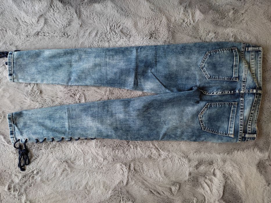 Elastyczne jeansy rurki wiązania rewelacyjne