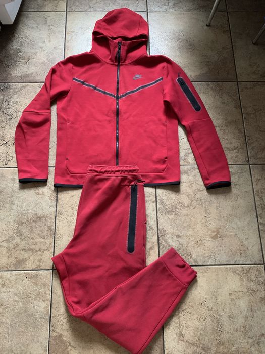 Nike Tech Fleece. M-L