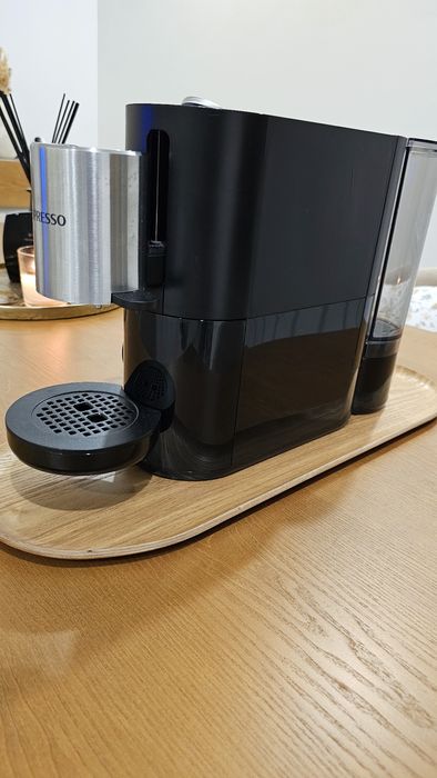 Maquina nespresso Atelier com 3 anos