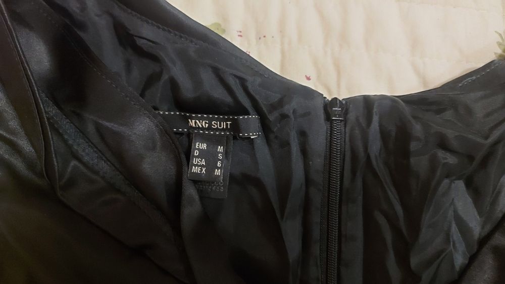 Vestido em cetim Mango