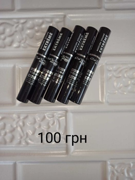 Косметика туш, помади, підводка для очей)