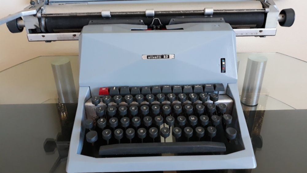 Máquina de escrever Olivetti 82