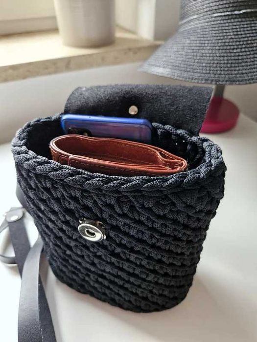 Stylowa, ręcznie robiona czarna torebka mini