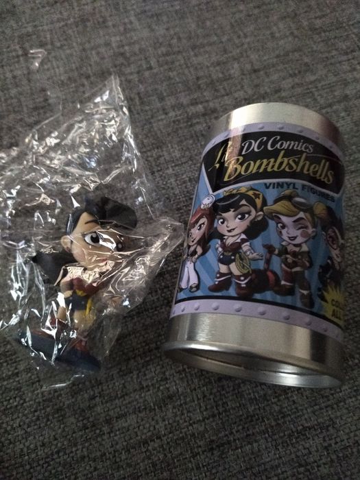 figurkę Lil DC Comics Bombshells Wonder Woman z Loot Crate.