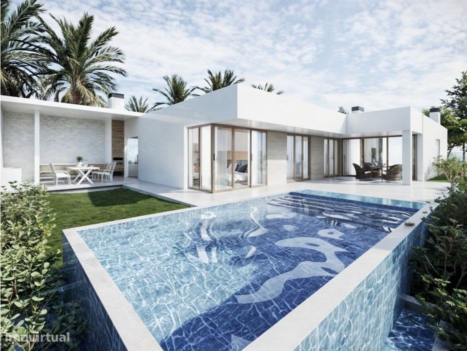 Moradia Isolada V3 com Piscina em Construção