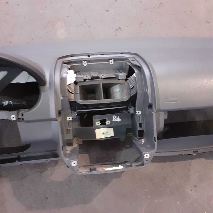 Deska rozdzielcza Volkswagen Polo 9N Nr.107