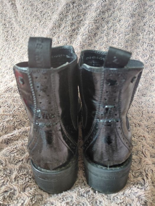 Buty, botki damskie, czarne, lakierowane rozm.41 Esprit