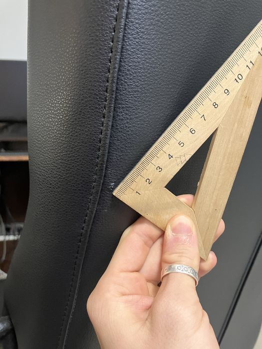 Крісло офісне «шкіряне» чорне