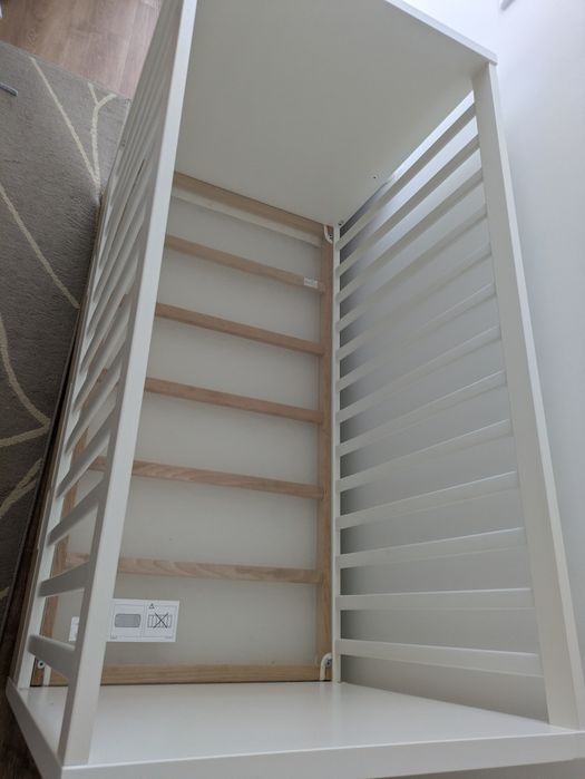 Berço IKEA com gavetas