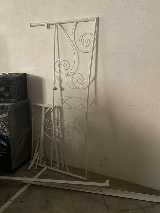 Cama de ferro branca de Solteiro