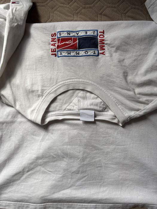 Футболка Tommy Jeans