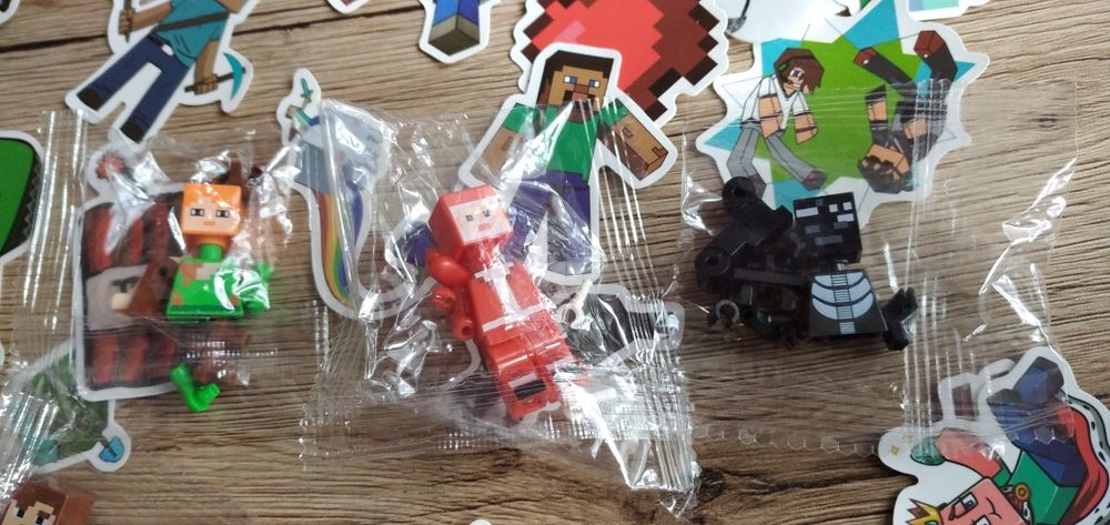 Zestaw Minecraft UNO i gratis ludzik lego