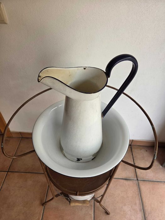 Antiguidade - Lavatório antigo em cerâmica com suporte