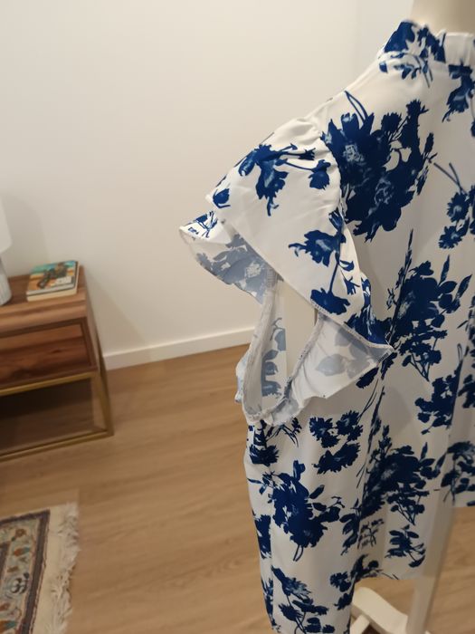 Camisola floral azul e branca L