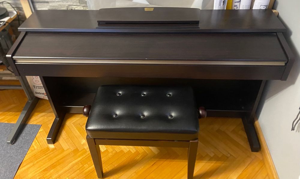 Piano Digital Yamaha - CLP-320R + banco