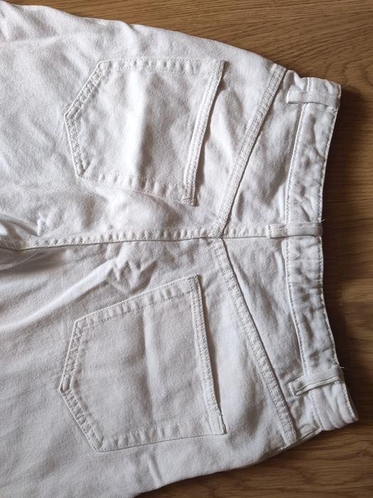 Białe jeansowe dzwony