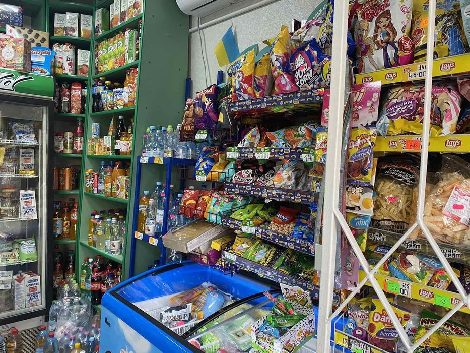 Продається  діючий магазин у центрі міста Золочів