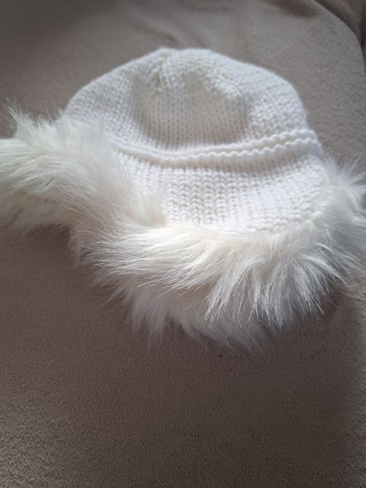 Czapka biała na polarze
