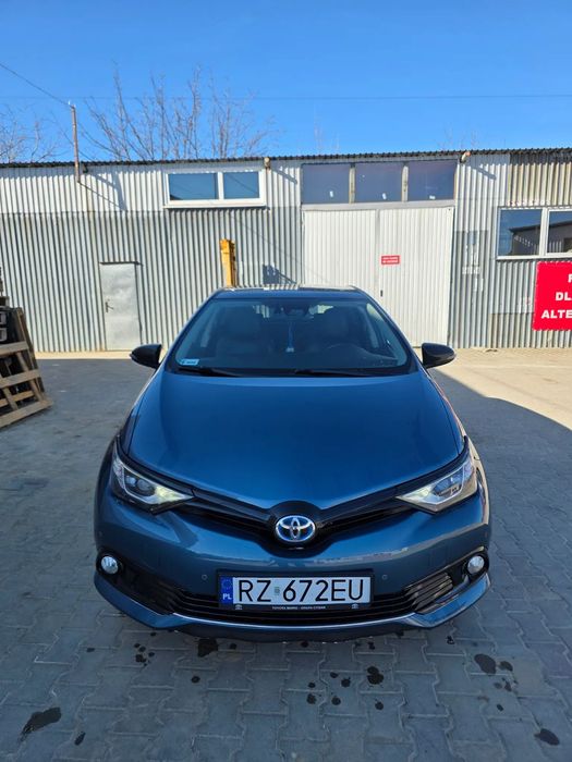 Toyota Auris 1.8 Hybrid 2016 w najbogatszej wersji wyposażenia