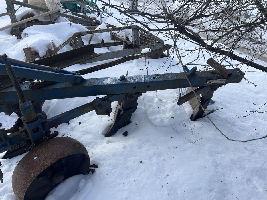 Продам плуг 3 корпуси