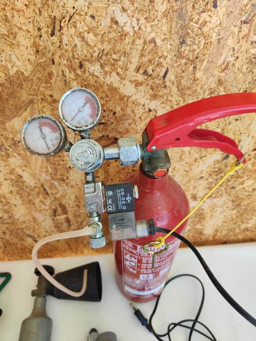 KIT CO2 (Regulador TMC c solenoid + Extintor 2Kg)