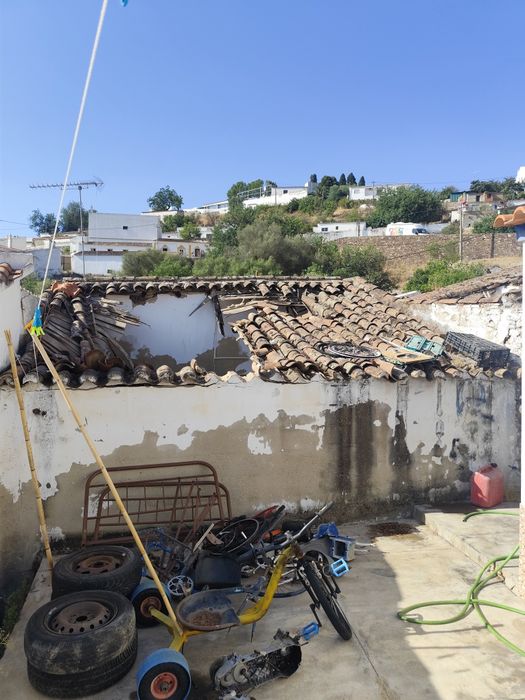 Casuxa em ruina a Odeleite