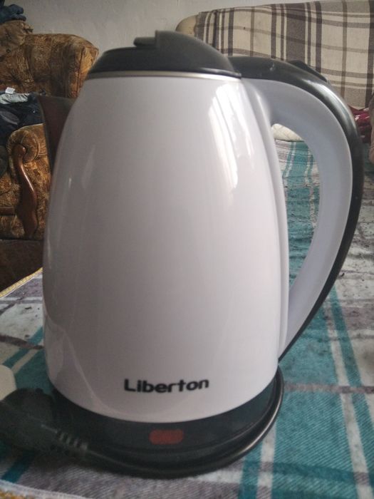 Электрочайник Liberton